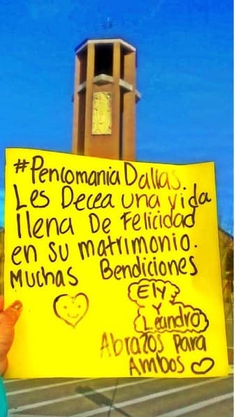 Por su parte, las seguidoras del cantante le compartieron buenos deseos con mensajes que fotografiaron frente a las iglesias de diversas ciudades en México y Estados Unidos.