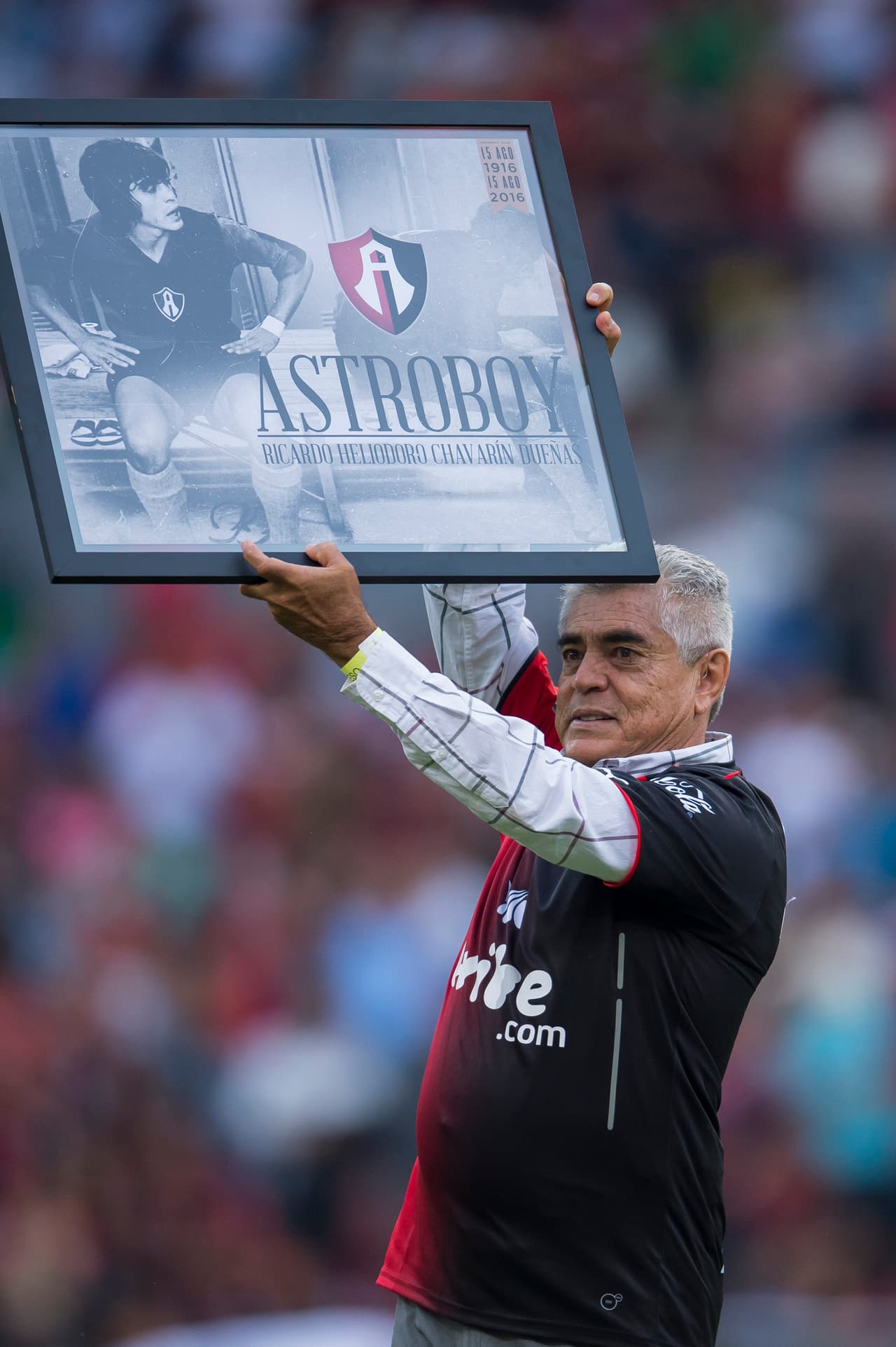 En la campaña 1978-79, Ricardo 'Astroboy' Chavarín, jugando en UdeG, agredió al americanista Antonio de la Torre e inició tremenda cámara húngara que terminó con cuatro expulsados de los Leones Negros y dos de las Águilas. Le dieron nueve juegos.
