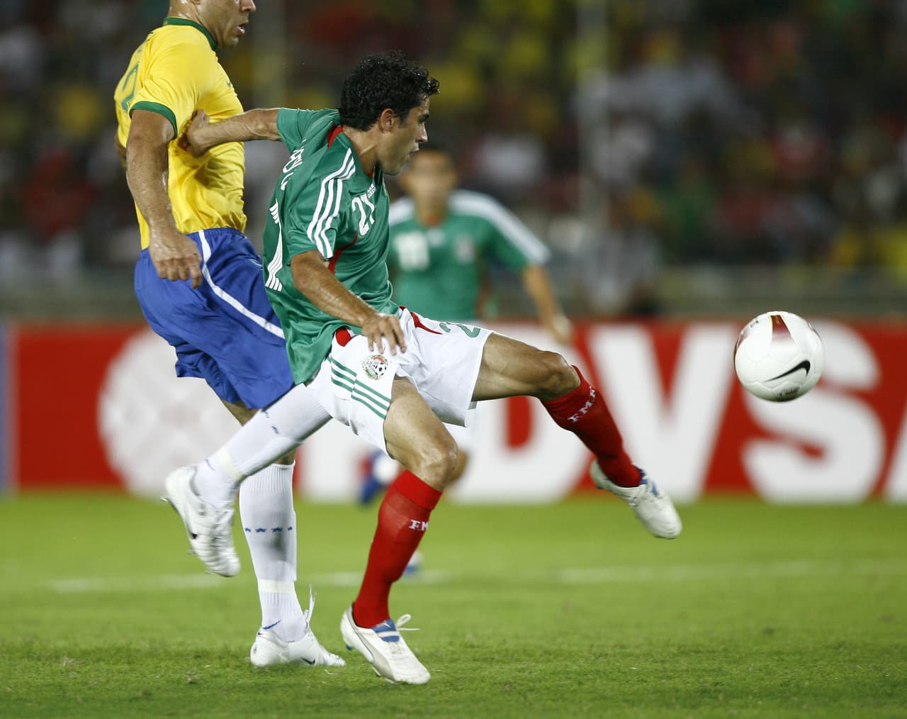 Uno al que le faltó sencillez fue a Nery Castillo, el día que le reprochó a un periodista que él como jugador sí estaba en Europa y que por eso le tenían envidia, en medio de una crítica en su contra.