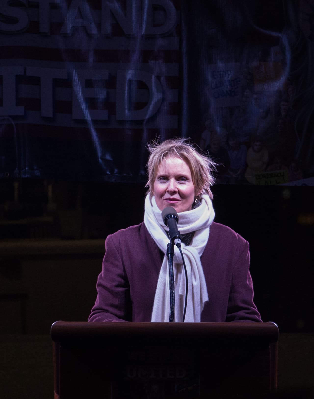 "We are here. We are queer. And we have no fear." ("Estamos aquí. Somos gays. Y no tenemos miedo") dijo la actriz Cynthia Nixon, co protagonista de 'Sex and the City' frente a miles de neoyorkinos.