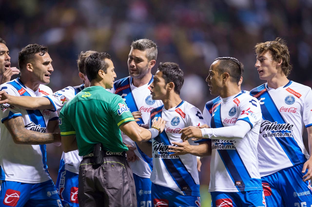 Puebla, quien tiene un poco de más ventaja que los últimos tres, no realizó grandes transacciones en el mercado invernal y mantuvo su equipo base, excepto de Matías Alustiza una de sus figuras en los últimos torneos que se marchó al Atlas.