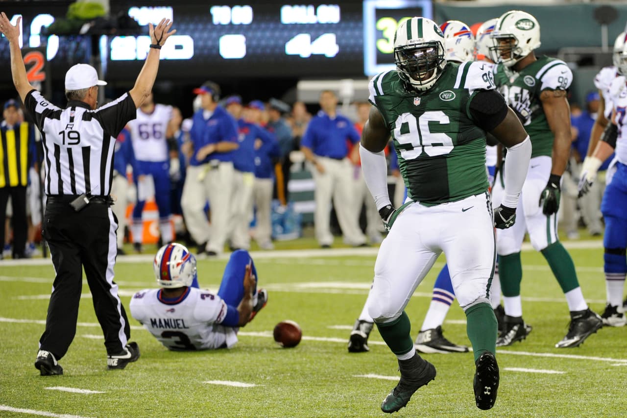 <i>La Estrella</i>: MUHAMMAD WILKERSON
<br>Wilkerson lleva 41 sacks en seis temporadas con los Jets y apenas en 2015 logró su mejor cifra con 12 capturas de quarterback y tres balones sueltos forzados.