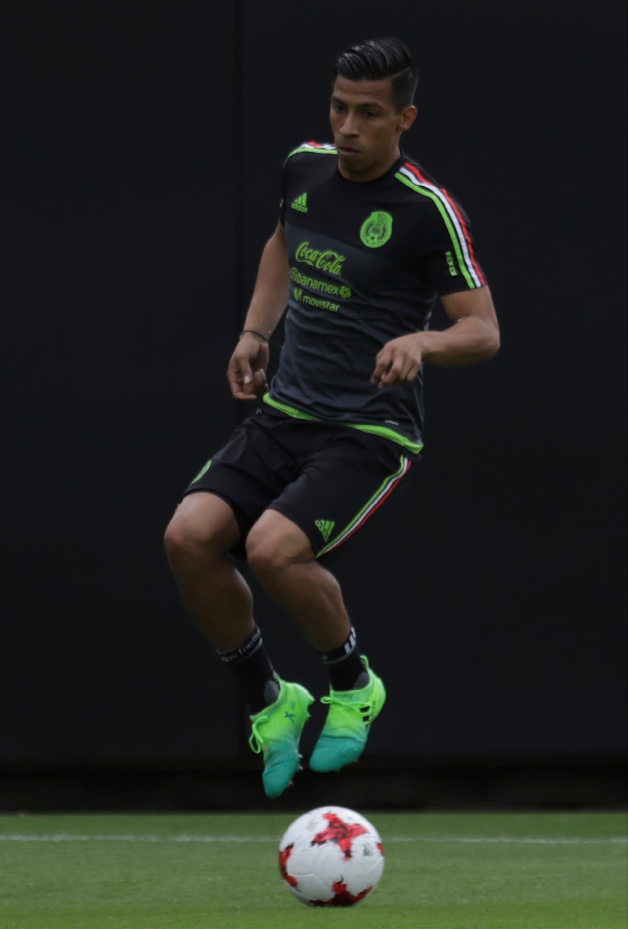 Los jugadores apenas hicieron algunos trabajos sencillos con el balón, pero el trabajo sirvió para empezar la preparación para la defensa del título.