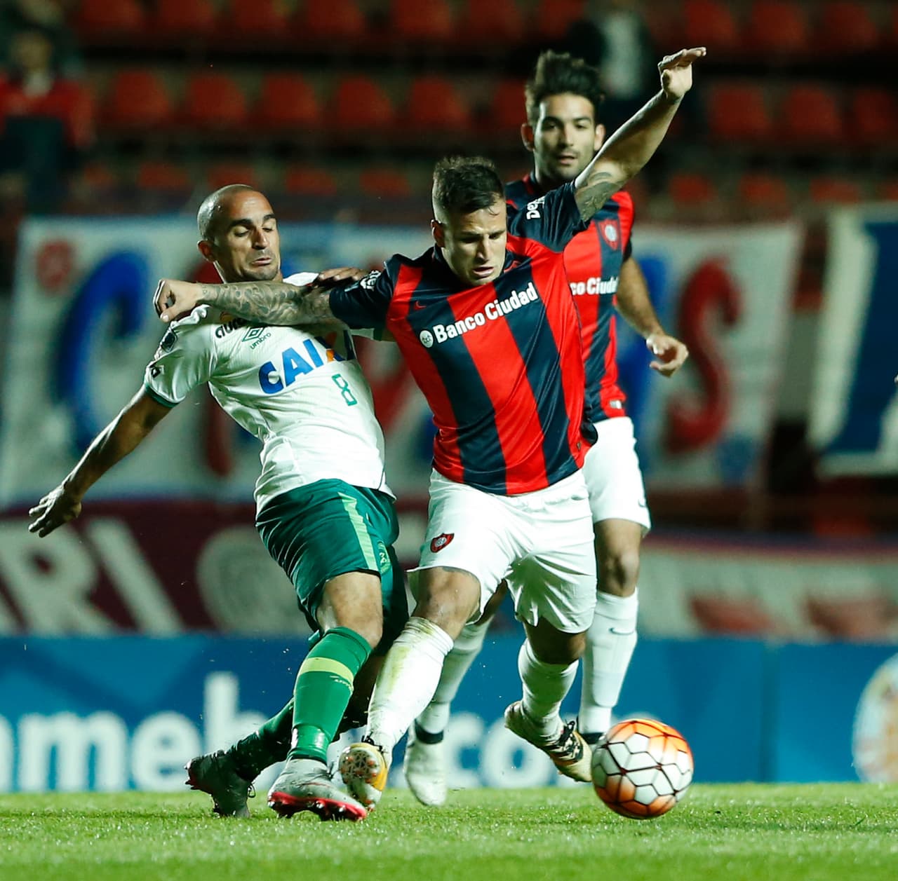 José Gildeixon ‘Gil’ se desempeñaba como volante y era uno de los jugadores con más experiencia en el equipo del Chapecoense al que llegó en 2015 tras jugar con Coritiba y otros equipos brasileños.