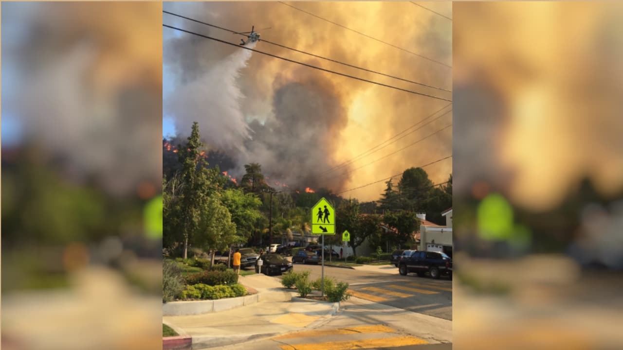 Dos incendios amenazan zonas residenciales en Calabasas y West Hills