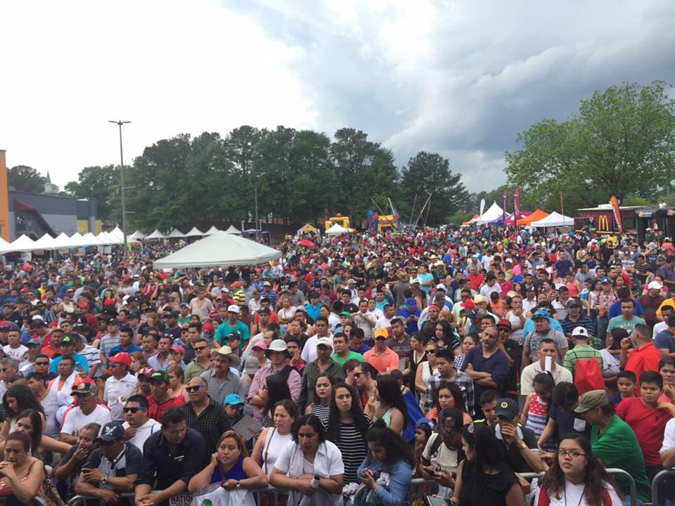 Los asistentes se divirtieron al ritmo de la música de banda La Costeña.