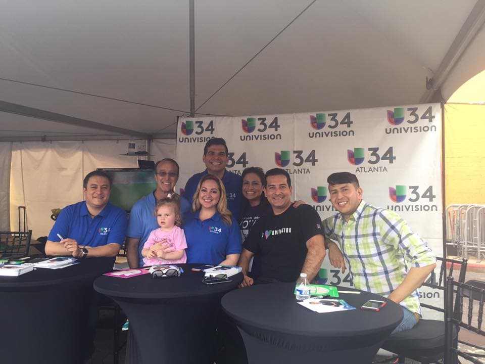 El equipo de Univision 34 Atlanta estuvo presente en el pachangón para poder convivir con los asistentes y ser parte de esta fiesta hispana.