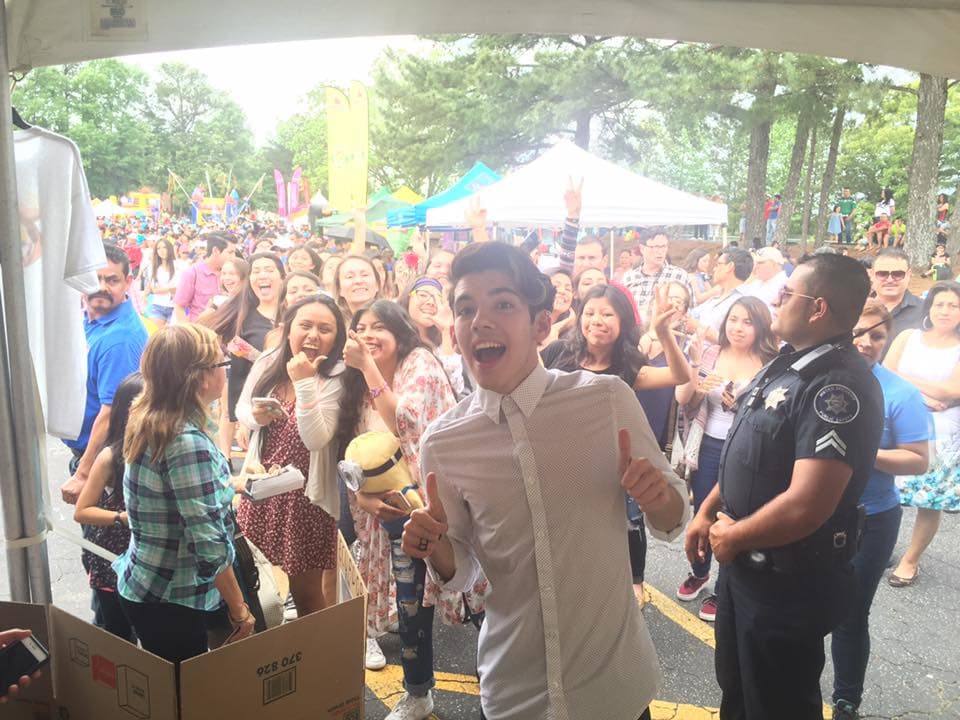 La fiesta y la música fueron los elementos clave para disfrutar al máximo esta fiesta y hubo quien hasta las maracas se llevó.