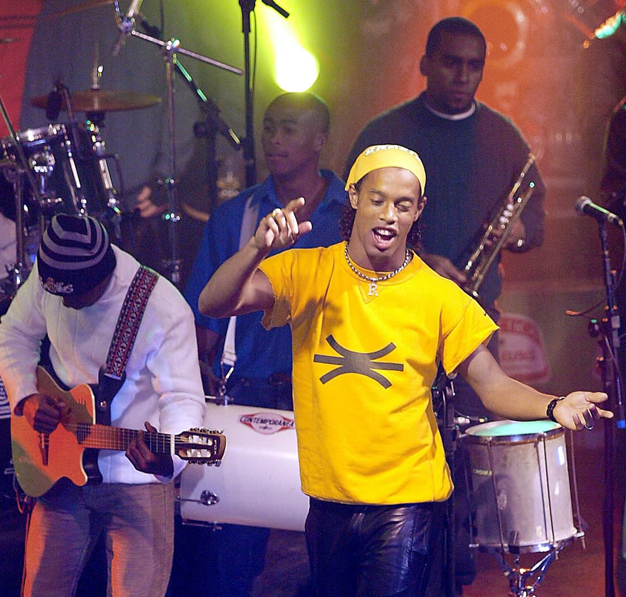 Barcelona entró en declive tras 2006 y a pesar de que Ronaldinho salió campeón, el equipo no pudo reeditar su título. En 2007, el jugador entró en baja forma y los críticos lo relacionaron con la vida nocturna del brasileño.