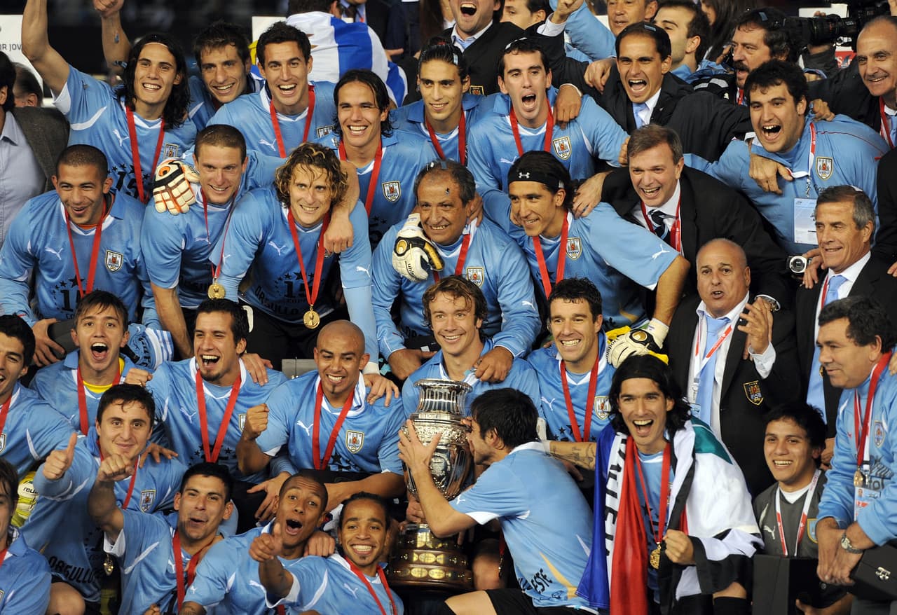 Es una selección legendaria al ser la más ganadora del torneo con 15 títulos alzándose campeona de la Copa América los años 1916, 1917, 1920, 1923, 1924, 1926, 1935, 1942, 1956, 1959-II y 1967 en el formato de Liga y en 1983, 1987, 1995 y 2011 con el actual coronándose en un partido definitivo por la Copa.