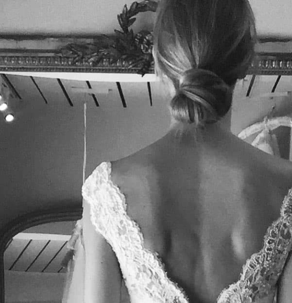 Un detalle del vestido de la novia.