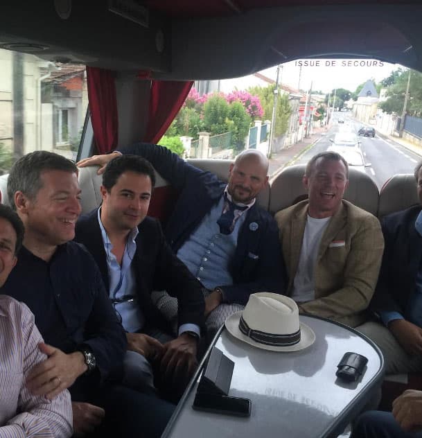 Viajando con estilo con sus amigos.