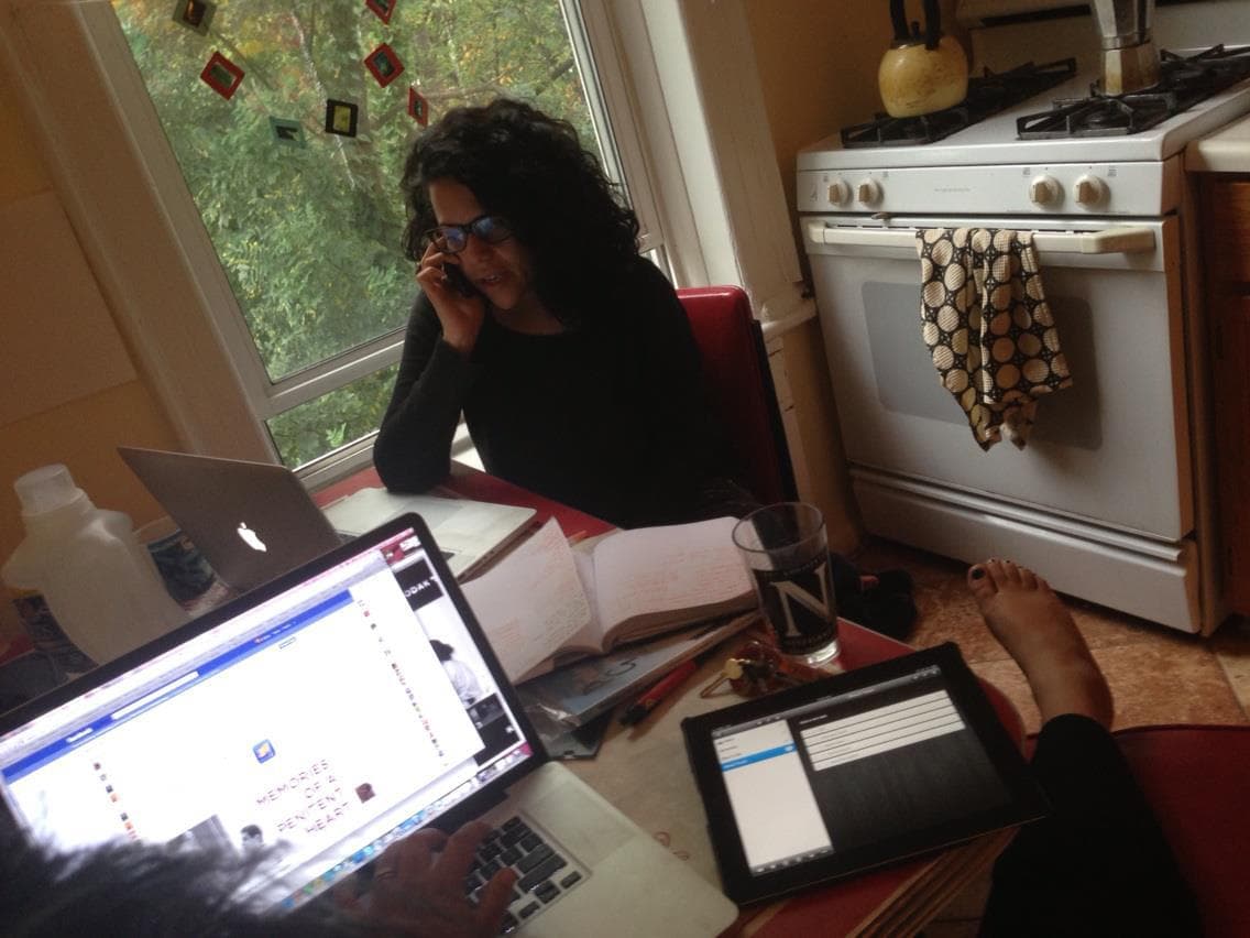 En la página de Facebook de Memories of a Penitent Heart llevan varios años compartiendo el proceso de recaudación de fondos, entrevistas y campañas que se realizaron para poder ver este proyecto hecho realidad.