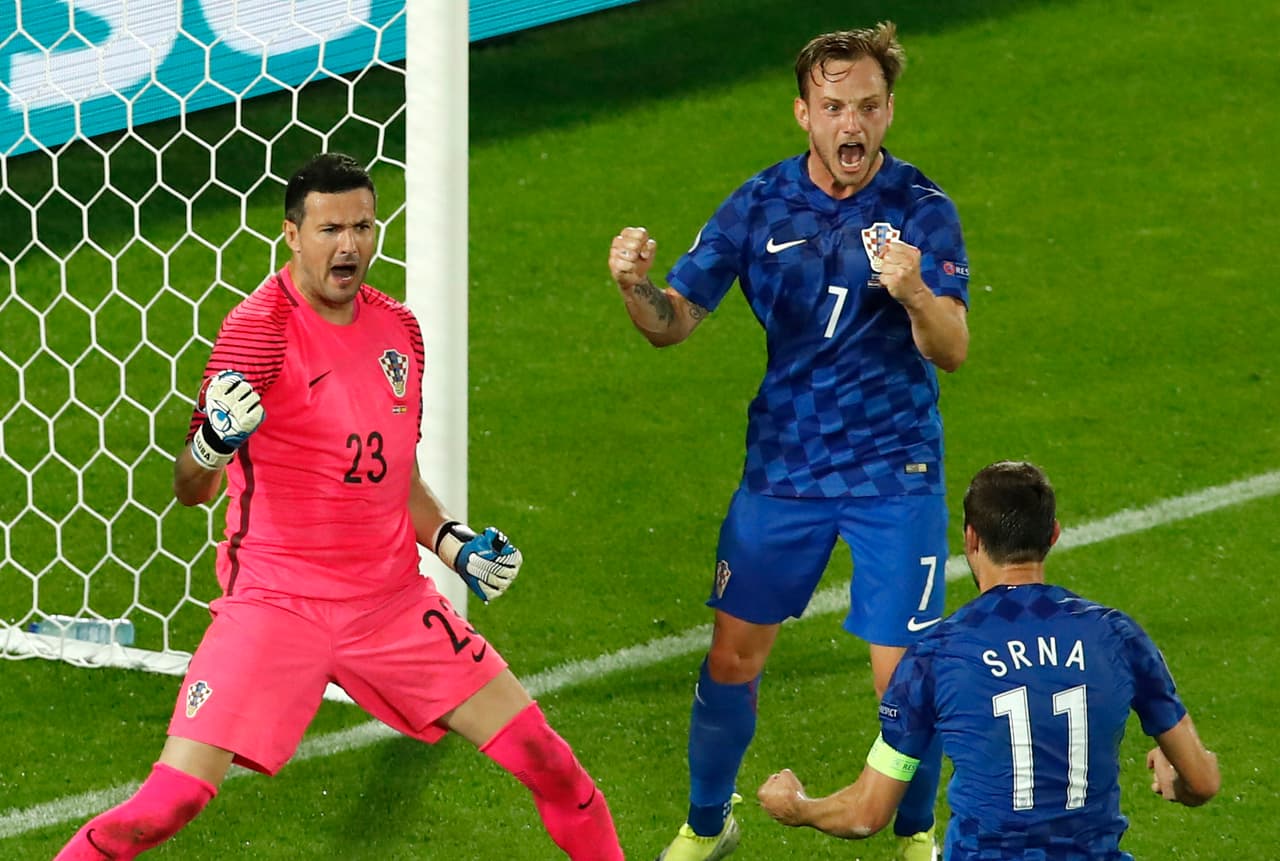 España sufrió la remontada de Croacia y se verá las caras con Italia en octavos de final