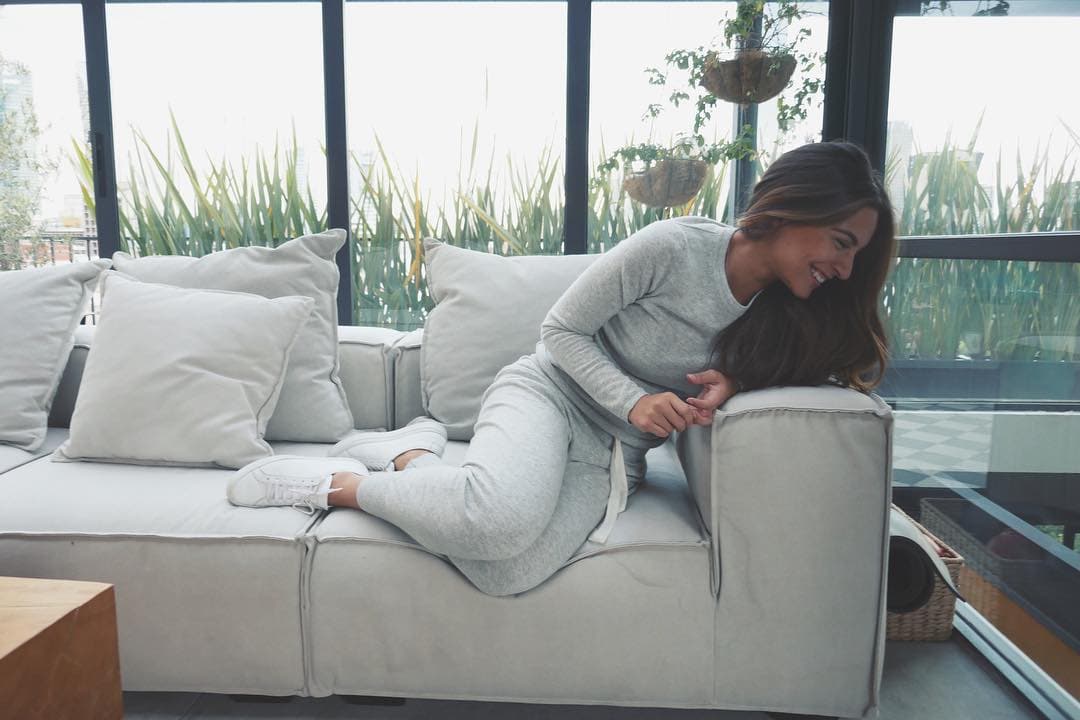 "Buenos días!! Hoy toca cita con el doc! Y me siento de ladito después de una semana de inyecciones y me río para no llorar. Lo bueno que tengo el mejor enfermero @ivansanchezz y sopa de mama", dejando bien en claro que su mejor medicina es estar junto a
<b><a href="http://www.univision.com/temas/ivan-sanchez">Iván</a></b>.