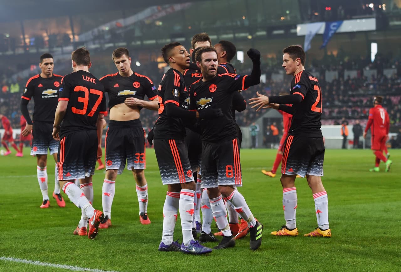 3. Manchester United con un valor de 3320 millones de dólares.