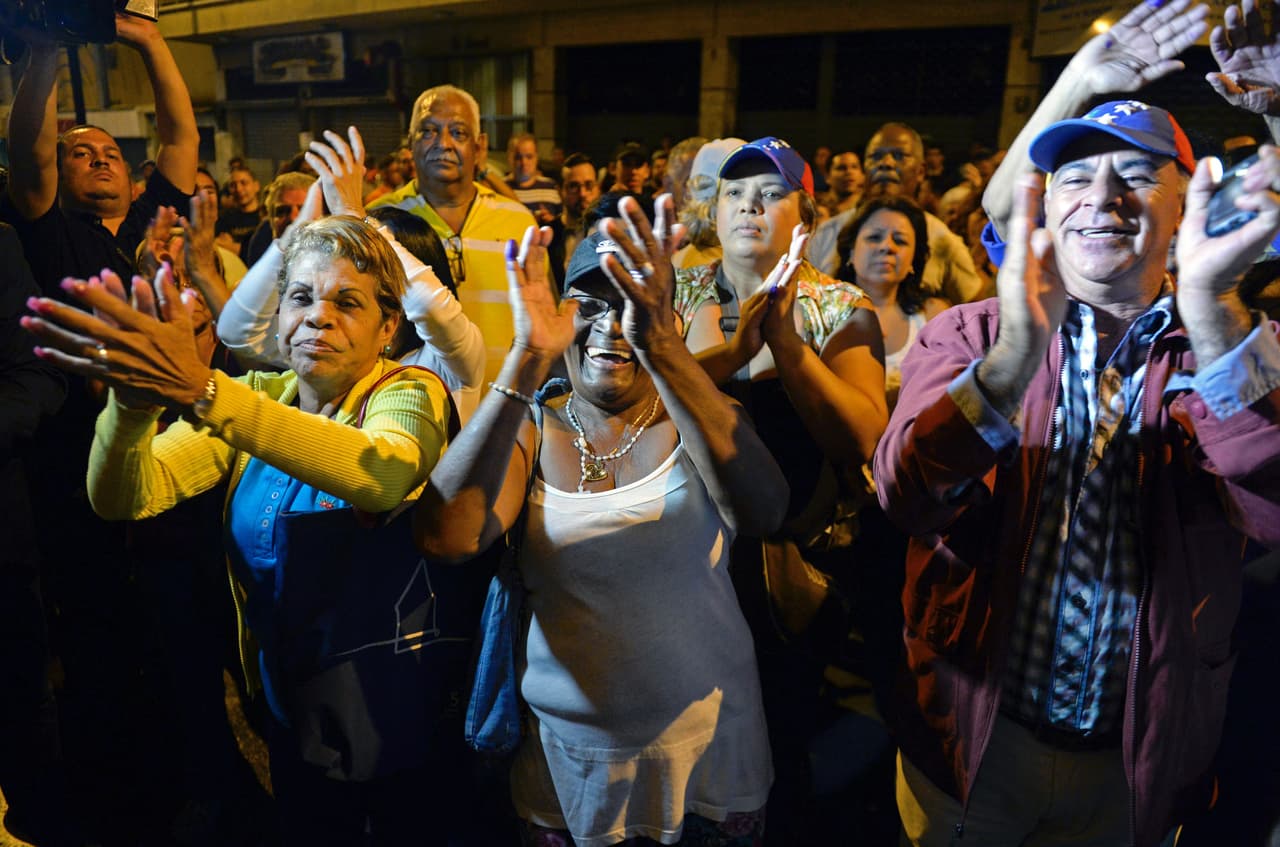Alegría de los votantes opositores venezolanos en las calles