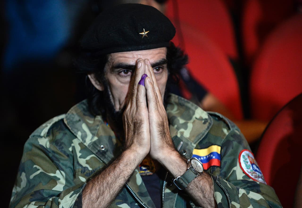 Este hombre, que emula al Che Guevara, también viste la derrota del oficialismo