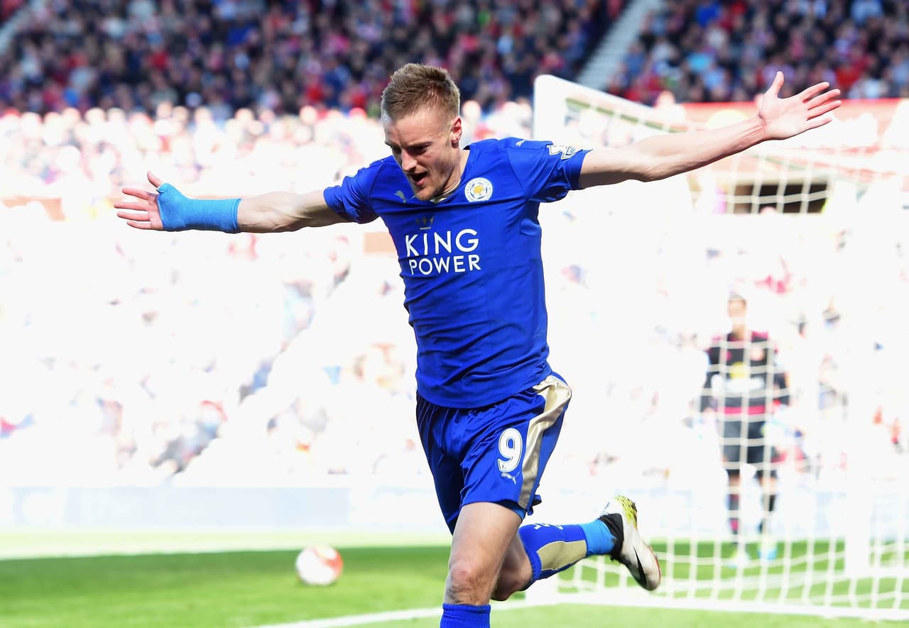 Vardy y Leicester se acercan más al título
