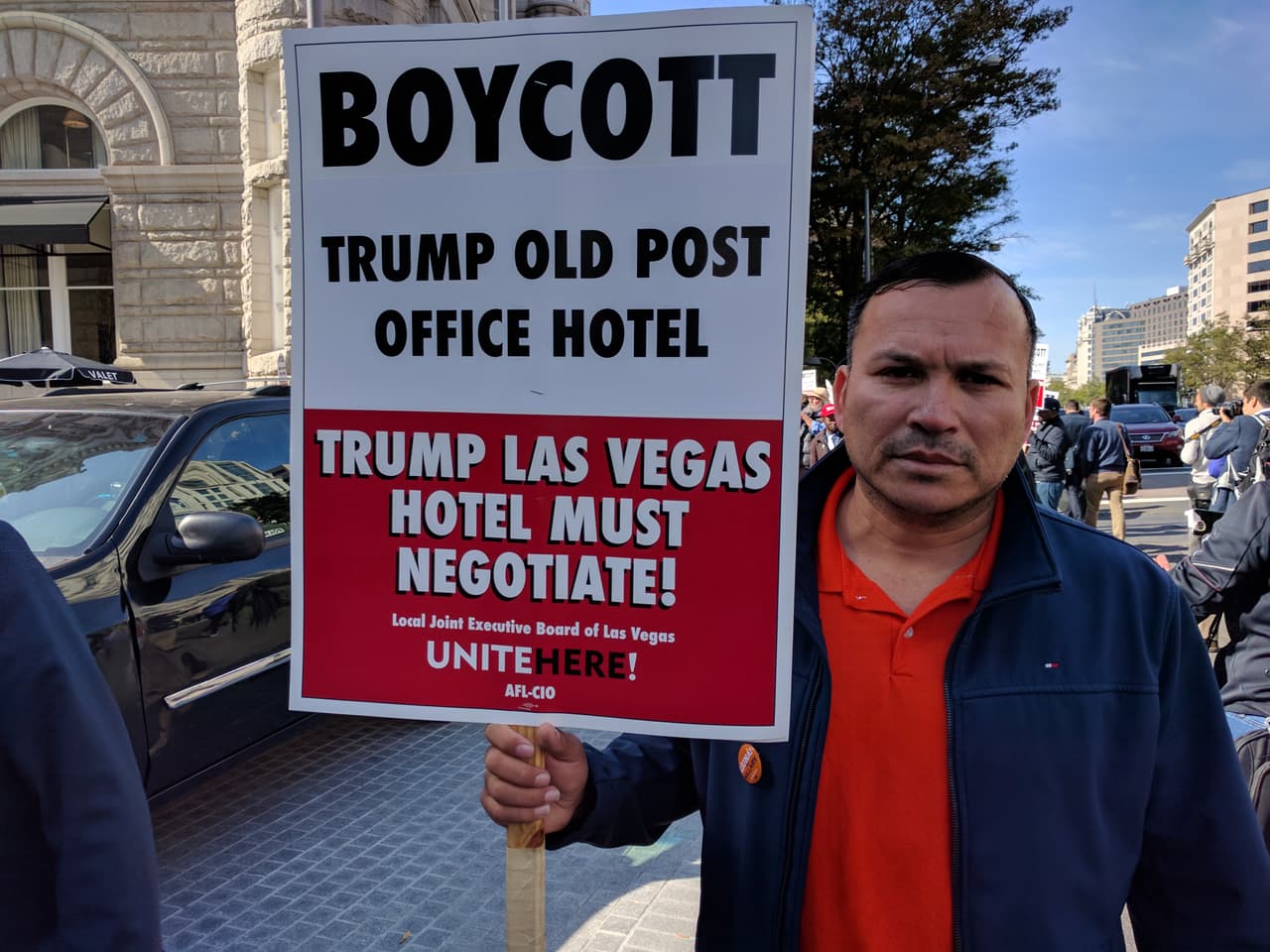 El sindicalista José González se opone a la retórica de Trump sobre latinos y mujeres.