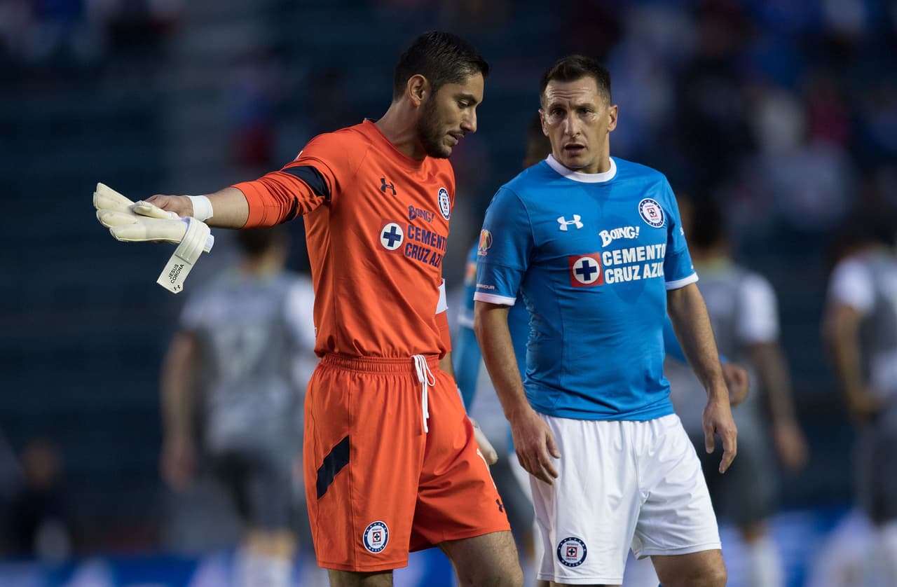 Por su parte Cruz Azul, quien ha tenido un bajo desempeño en los últimos cinco torneos, está por encima de los poblanos por tan solo dos puntos y si tuvieran un Clausura desastroso podría perder la categoría.