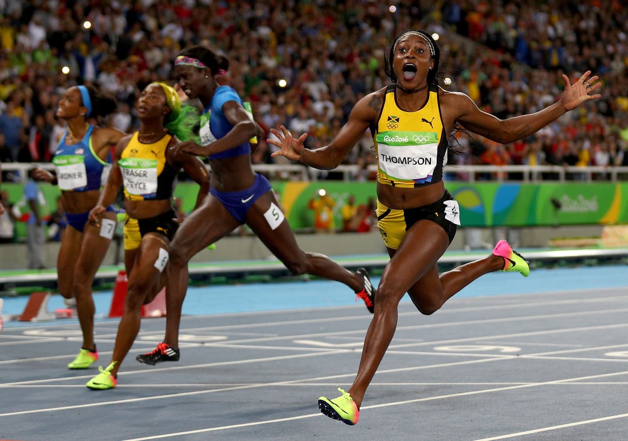 La alegría de la jamaiquina Elaine Thompson es inocultable luego de imponerse en la competencia de los 100 metros planos en los Juegos Olímpicos en Brasil