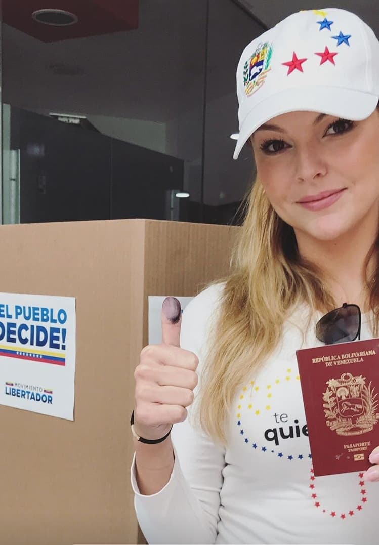 Marjorie de Souza posteó en su Instagram un video y una serie de fotografías donde mostró que acudió a un centro de votación para derrocar al gobierno de Maduro, presidente de Venezuela.