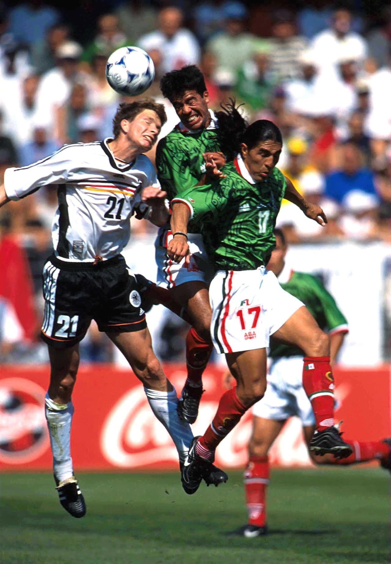 México intentó hacer daño con balones aéreos. Sin embargo, esa es una de las muchas especialidades de la escuela alemana.