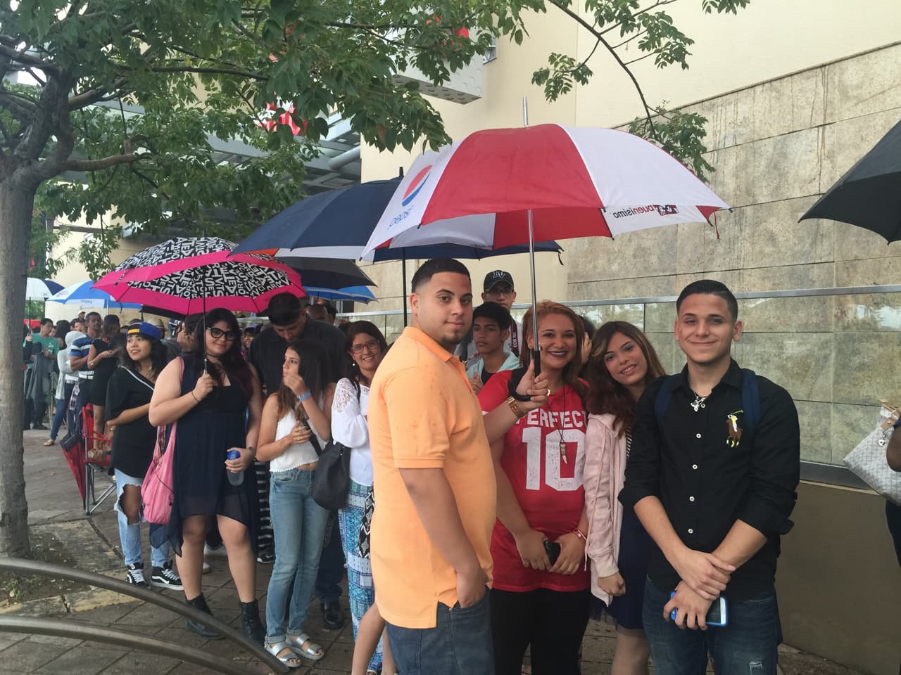 Chicas y chicos con talento llegaron de toda la isla, rompieron récord de asistencia y hasta la lluvia soportaron, así fue como los boricuas dejaron claro que vienen fuerte en la segunda temporada de La Banda.