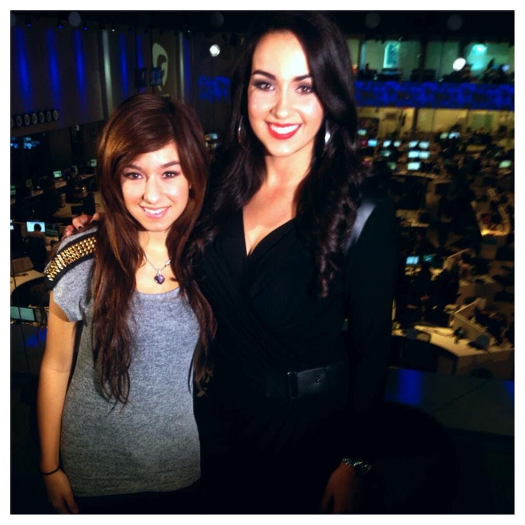 Bianca y Christina Grimmie, en las instalaciones de Univision en Miami.