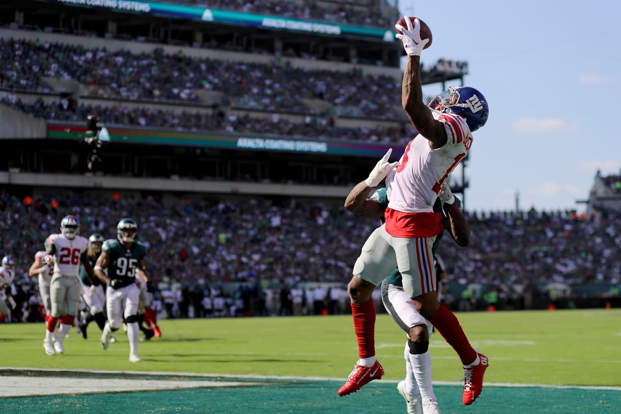 Es normal ver a Odell Beckham Jr. en estos conteos. Atrapó 9 pases para 79 yardas con 2 anotaciones y de paso se convirtió en el receptor que más rápido llega a 300 recepciones, lográndolo en 45 juegos.
