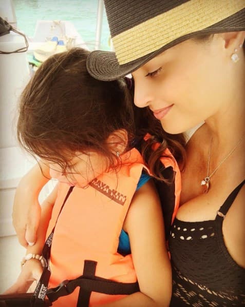 Su hija menor, Carlota Valentina, simplemente la derrite de amor.