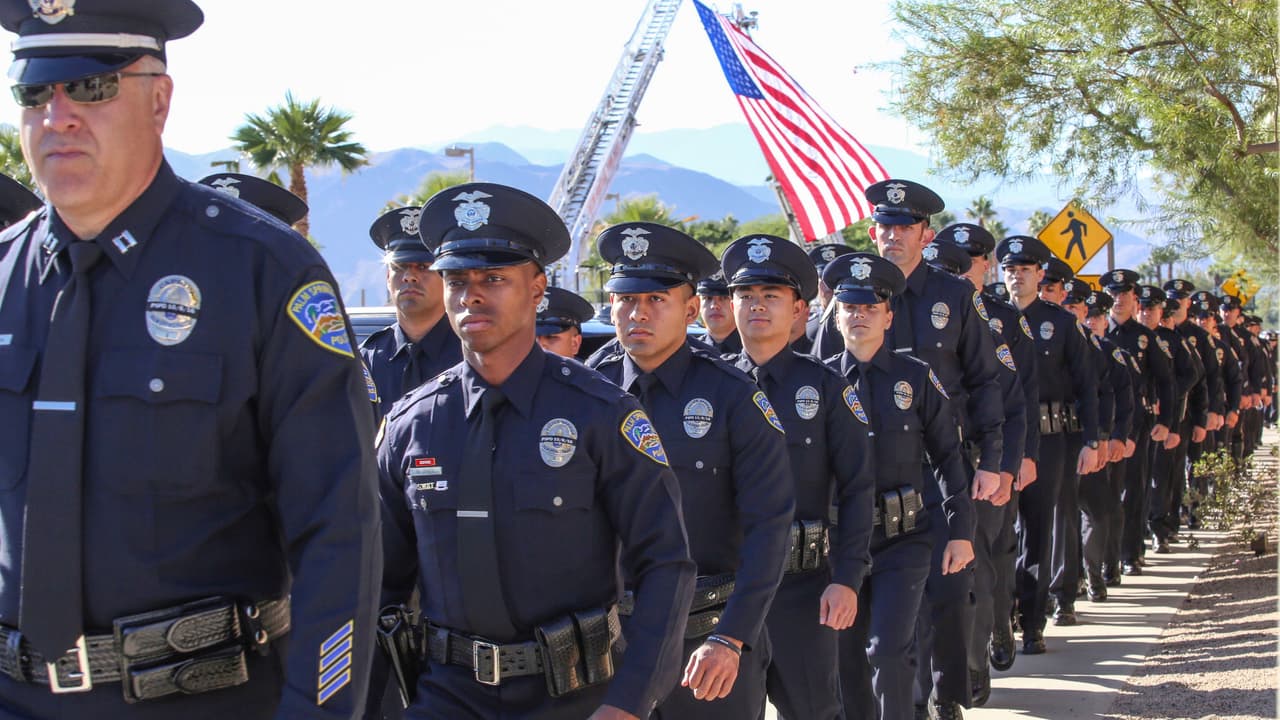 Advierten en un funeral de policías que la violencia contra oficiales es una amenaza creciente