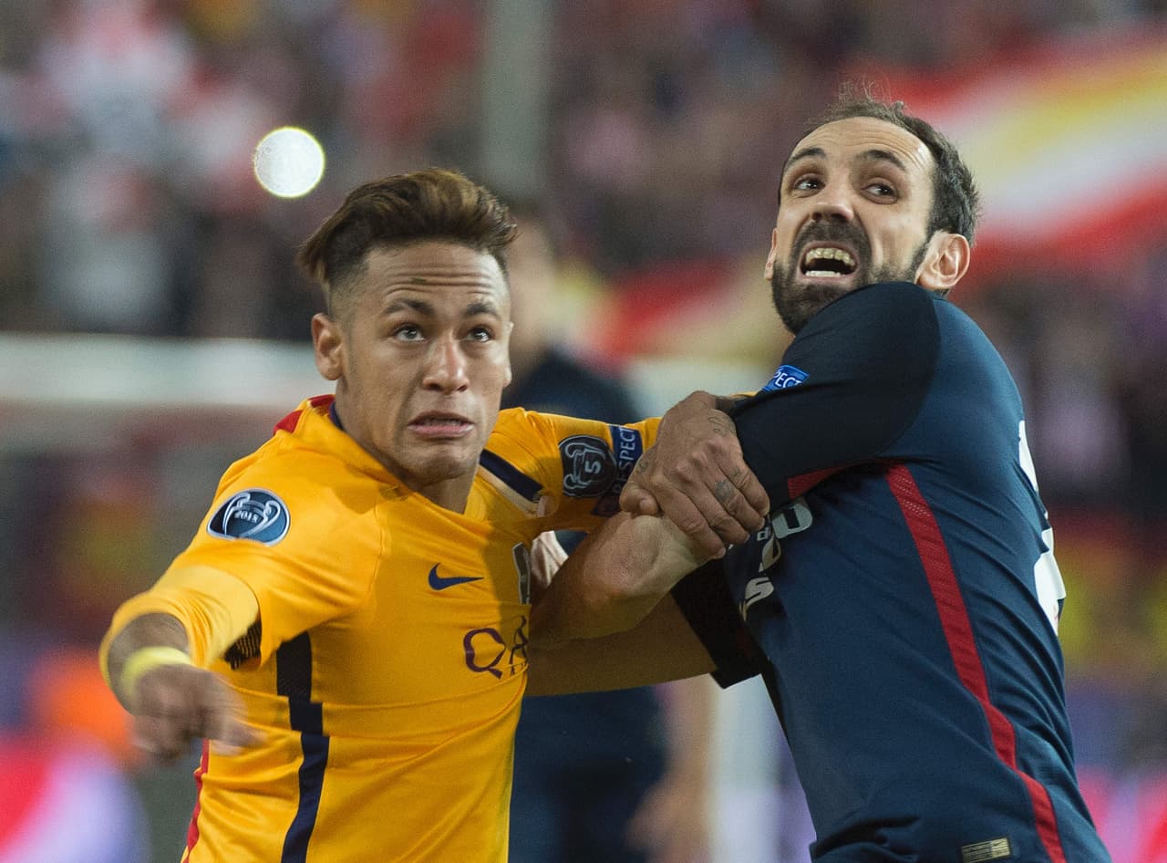 Neymar Jr, no pudo desarrollar su estilo de juego vistoso con la apretada marca que le aplicaron los defensores del Atlético.