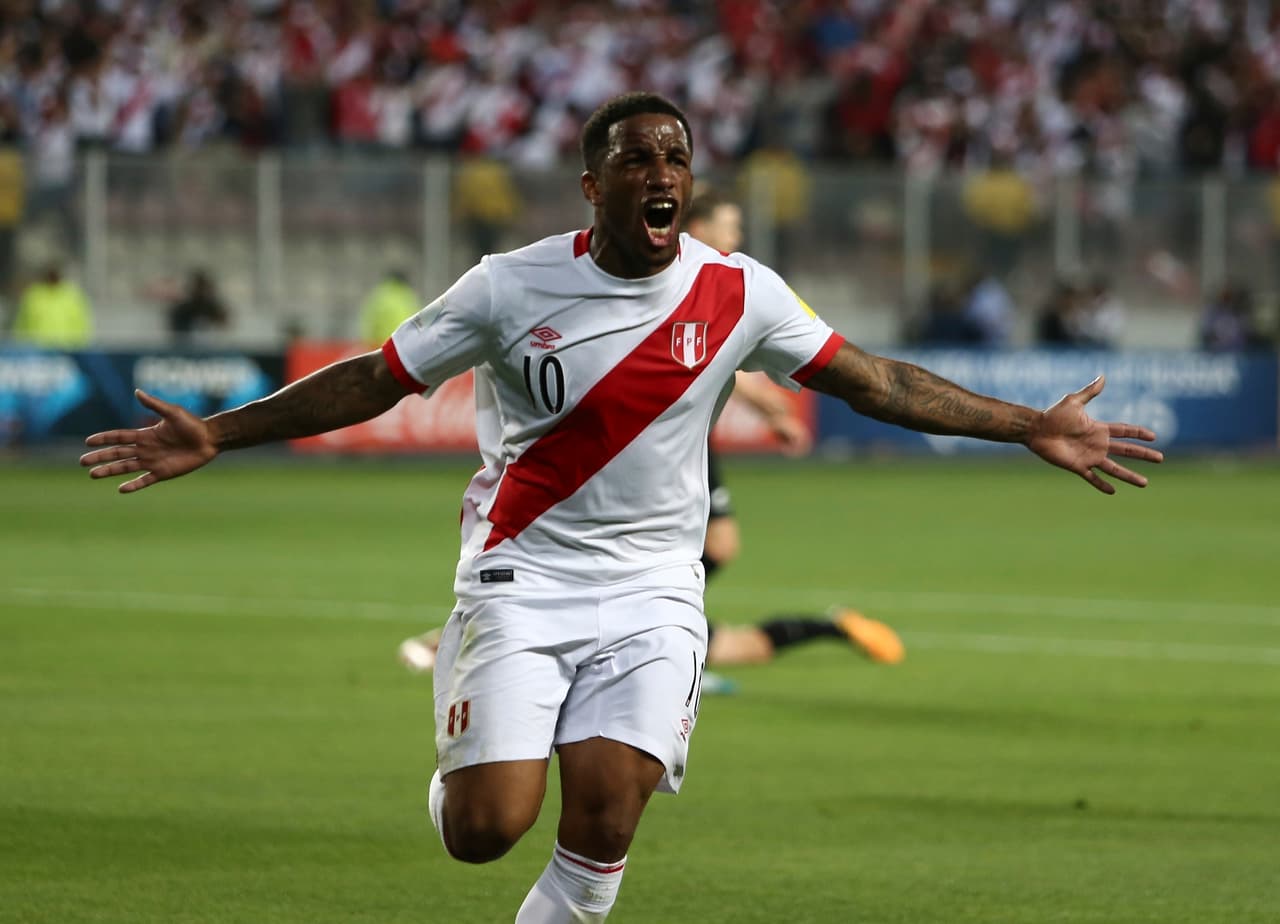 Perú se metió con el último cupo del repechaje con su triunfo contra Nueva Zelanda, al que venció 2-0 en Lima.