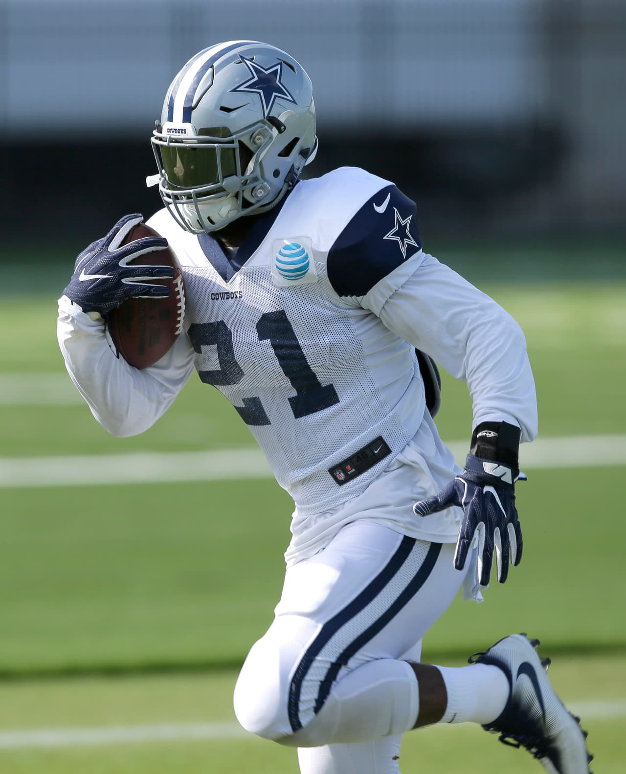 Dallas Cowboys running back Ezekiel Elliott runs the field during football practice at the team's facility in Frisco, Texas, Wednesday, Oct. 26, 2016. (AP Photo/LM Otero)