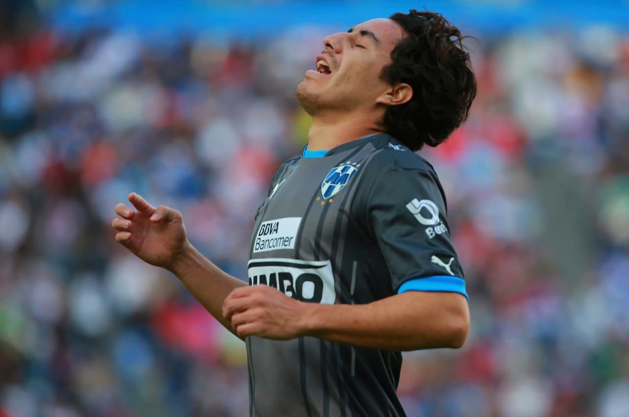 Nunca jugó para el Barça y sus únicas oportunidades en Europa fueron con el Celtic y Real Zaragoza. La mayor parte de su carrera la ha vivido en la Liga MX y actualmente hace parte de los Rayados de Monterrey.