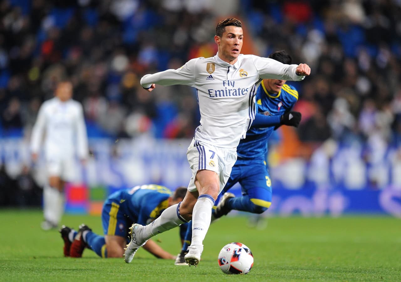 Cristiano Ronaldo fue otras de las superestrellas que recibió una multimillonaria oferta para partir a China, pero el atacante de Real Madrid no dudó por un segundo en quedarse en España.