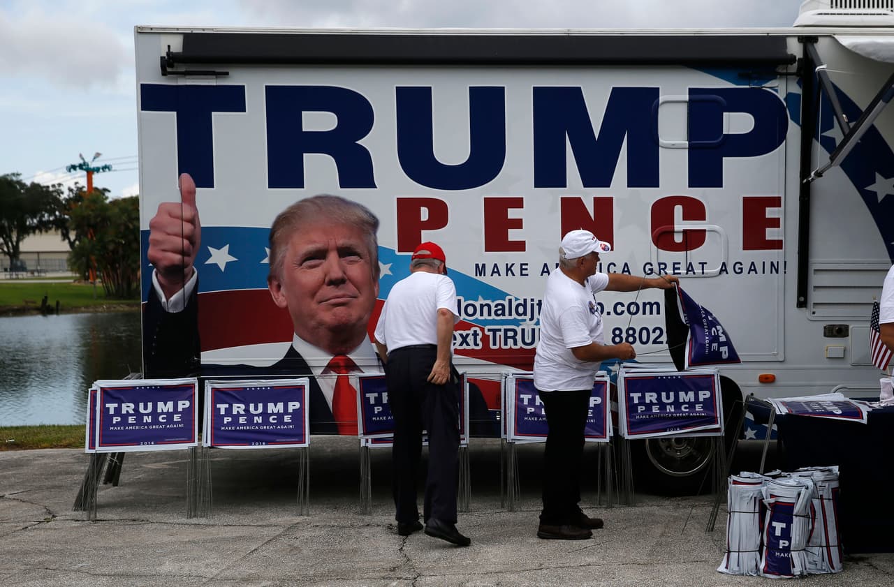 La campaña de Trump puso en marcha en Tampa una de las autocaravanas que recorrerán el estado