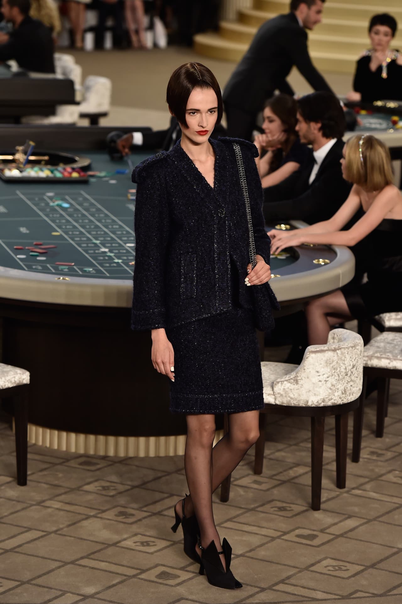 Reconstruyó un casino donde la ‘haute couture’ de la afamada firma se mostró.