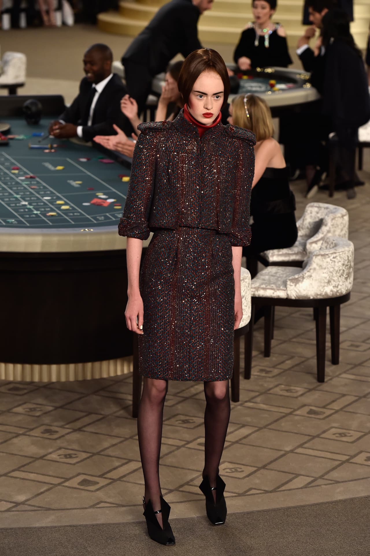 Karl Lagerfeld se ha caracterizado por su extravagante y sorprendente trabajo en cuanto a pasarelas se refiere.