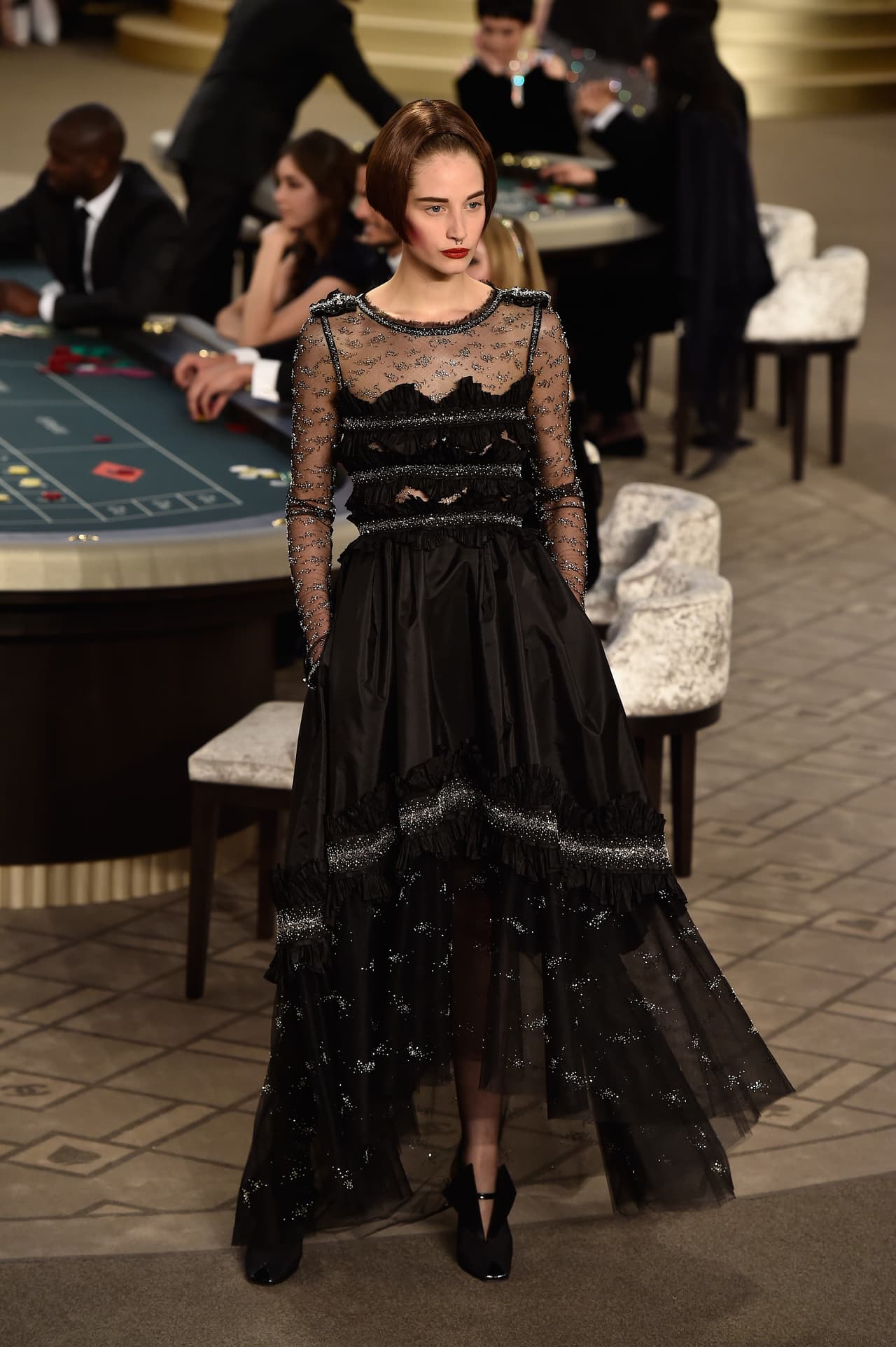 En un escenario lleno de gala y elegancia vimos lo que podemos esperar de Chanel para la temporada otoño/invierno.