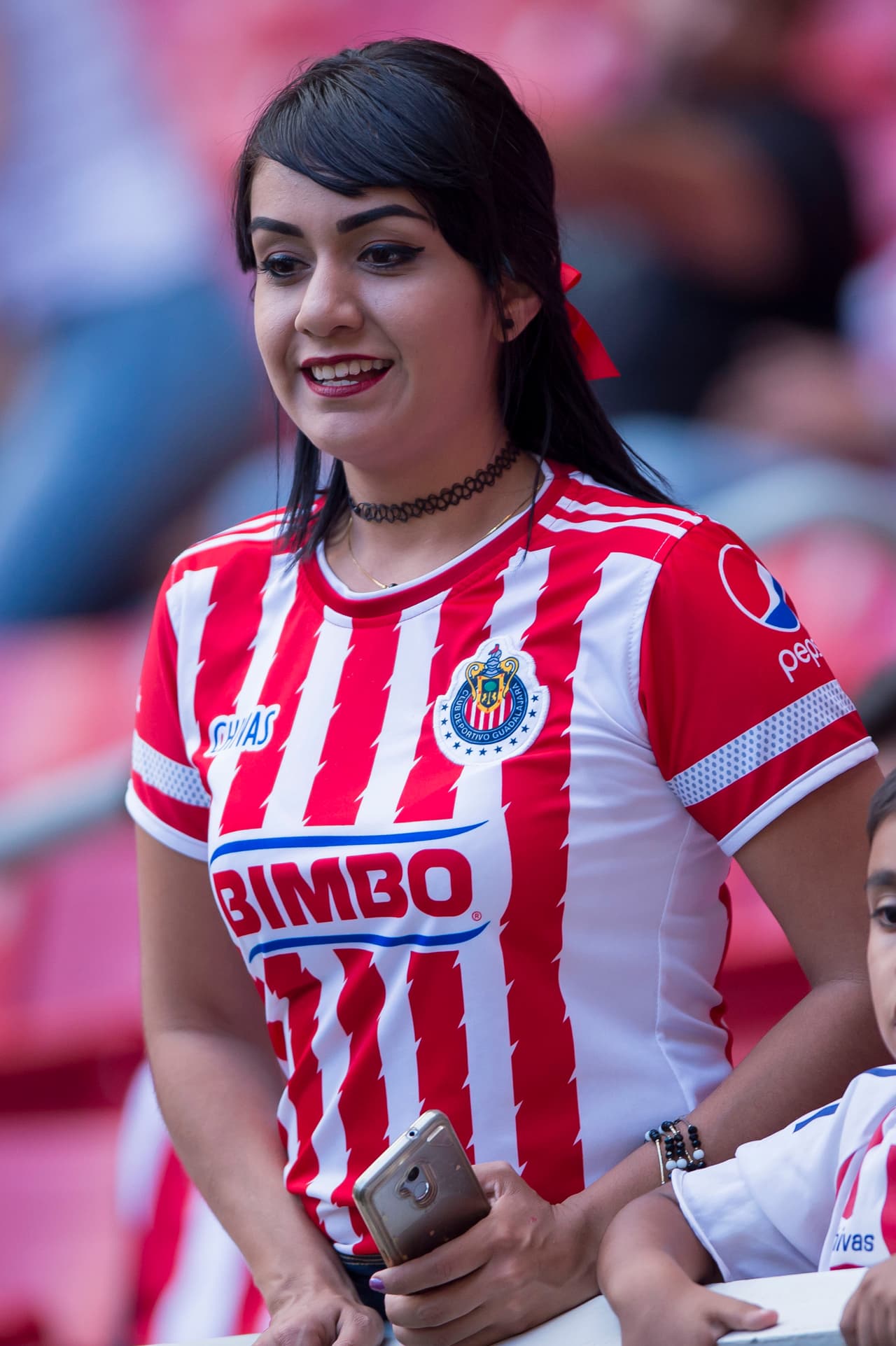 La final de la Copa MX en Guadalajara entre Chivas y Morelia se vio enmarcada por el colorido característico de este tipo de encuentros, con la belleza de porristas y fanáticas, y con la fiesta que se vive en las tribunas.