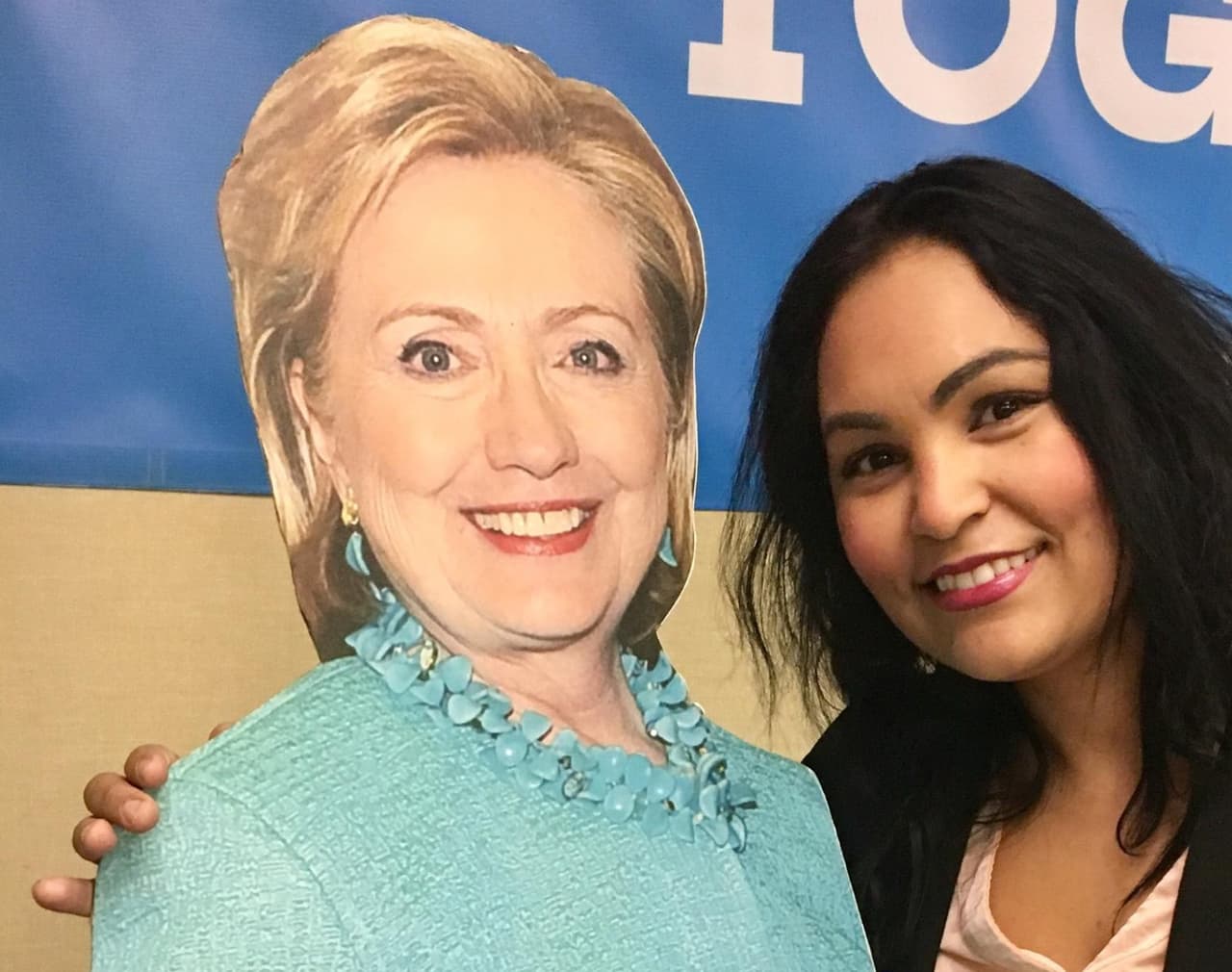 La dominicana Keila Mower, una mormona que apoya a Hillary Clinton.