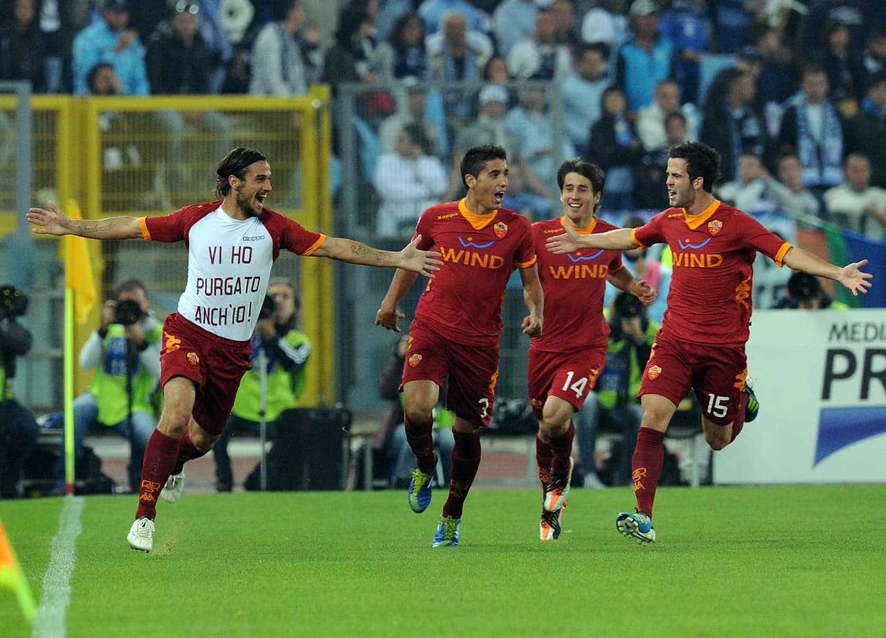 'Vi ho purgato anchora' en italiano quiere decir: 'Los castigué otra vez'. Esto en referencia a los clásicos de Roma contra la Lazio. A Osvaldo le gustaba 'joder' al enemigo.