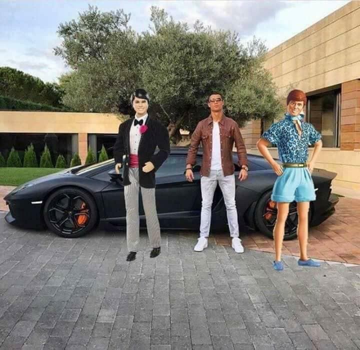 Cristiano Ronaldo compartió en redes sociales una imagen junto a su nuevo automóvil, pero los usuarios poca atención le prestaron a su nueva adquisición y aprovecharon para burlarse de su pose frente a la cámara con memes llenos de humor en situaciones hilarantes.