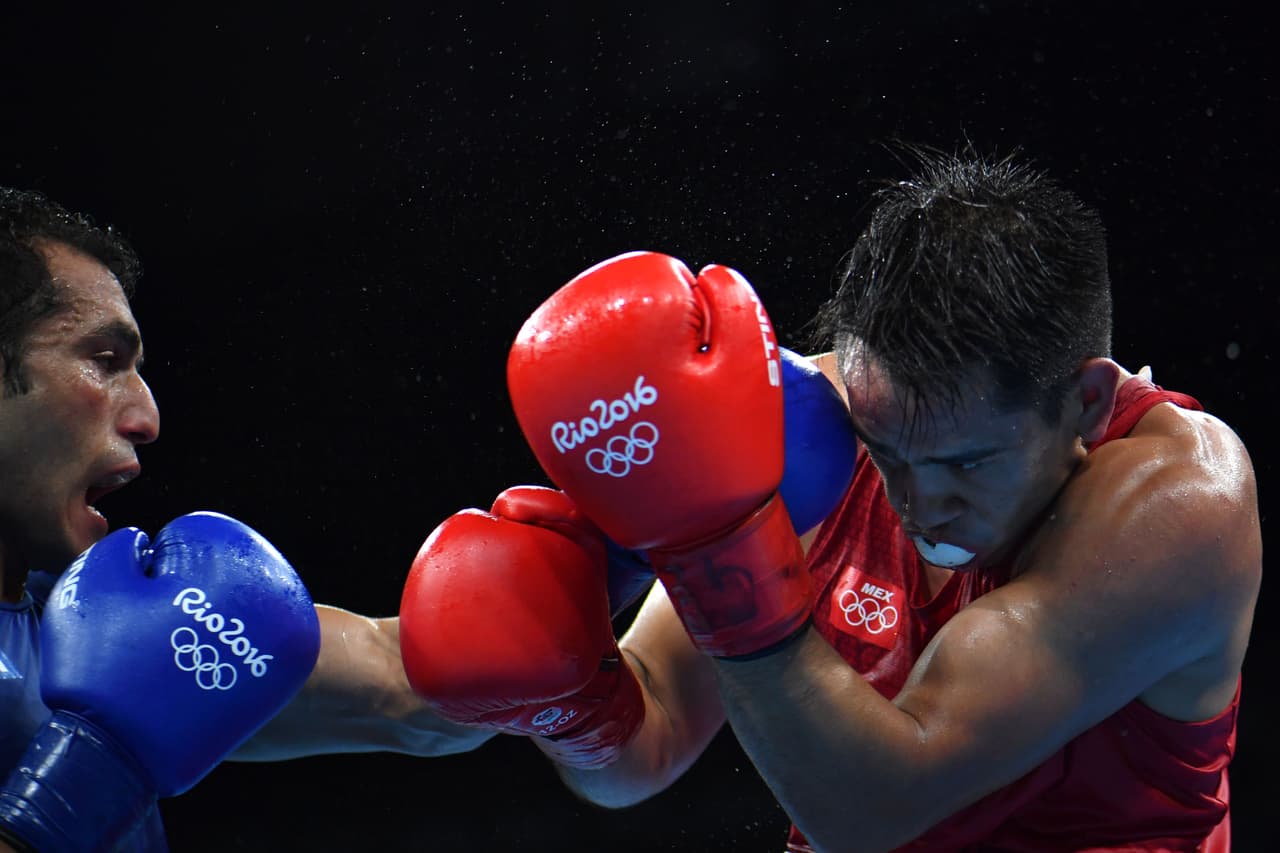 En el ring del Ríocentro Pabellón 6, el peleador chihuahuense hizo una buena contienda contra el campeón africano Bakr Abdin, y por decisión se quedó con el triunfo de forma contundente 3-0 al imponerse en todos los rounds.