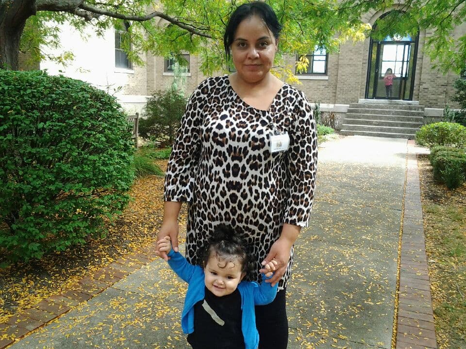 Maribel Trujillo y su hija menor.