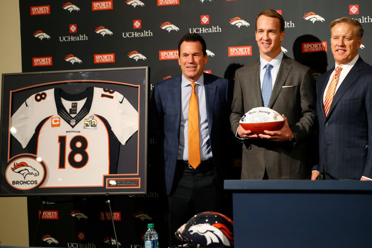 Manning agradeció a los dos equipos en los que estuvo en su carrera, los Colts y los Broncos, además de sus compañeros de equipo, entrenadores, rivales, y sobretodo, a los fans que siempre estuvieron apoyándolo.
