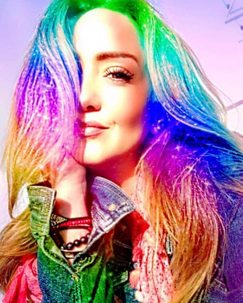 A
<b><a href="http://www.univision.com/temas/andrea-legarreta" target="_blank">Andrea Legarreta</a></b> le encanta compartir fotografías en sus redes sociales y las 'selfies' son sus favoritas.